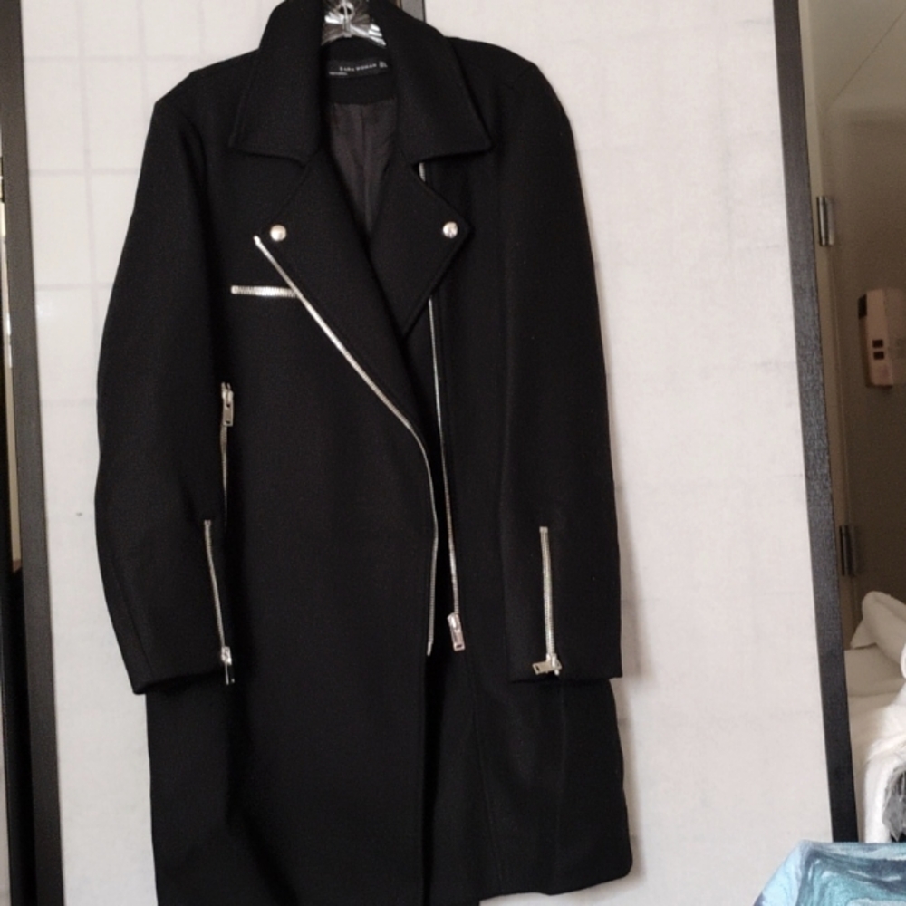 Zara- Coat - Excellent condition, Never been worn - Size L - 75% Wool